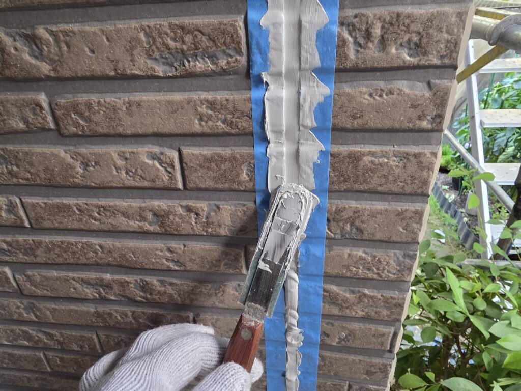 コーキング 施工中